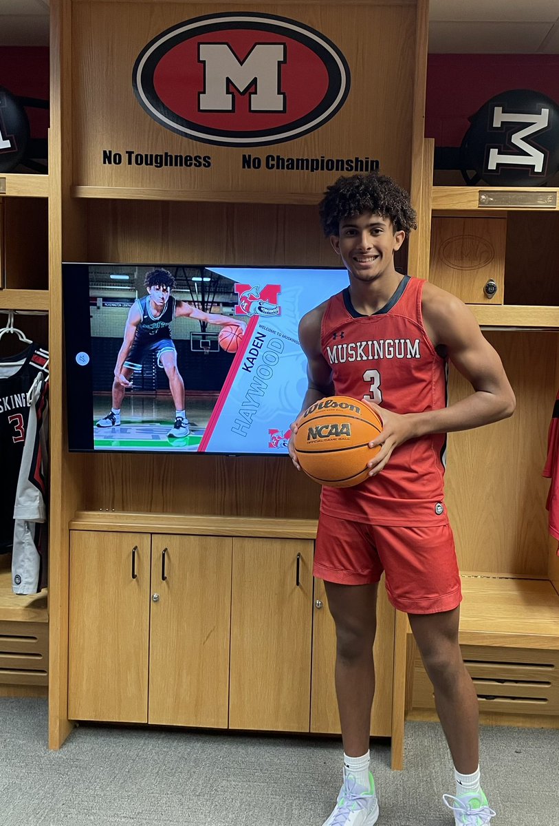 HaywoodKaden's tweet photo. After a really nice visit and conversation with @CoachWahle, @worrell_lucas and coach Landon Martin, I am blessed to receive my first offer from @MuskingumHoops.  I want to thank my family for their commitment to me and coaches and friends for their support. #DefendTheM https://t.co/lceb44h2AJ