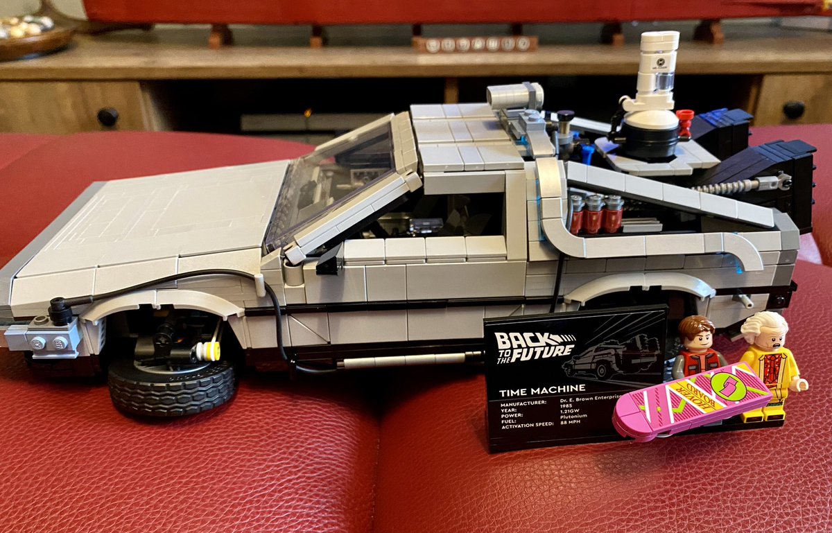 chegaw's tweet photo. #backtothefutureII #lego https://t.co/dc00UDxmeZ