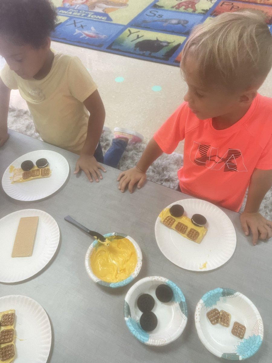 msbfincher's tweet photo. These #BuzzWorthy kinders had their first STEM challenge. Build a bus with food! After they built their bus, they enjoyed a yummy snack! 🚌 https://t.co/qtZKuqigRB