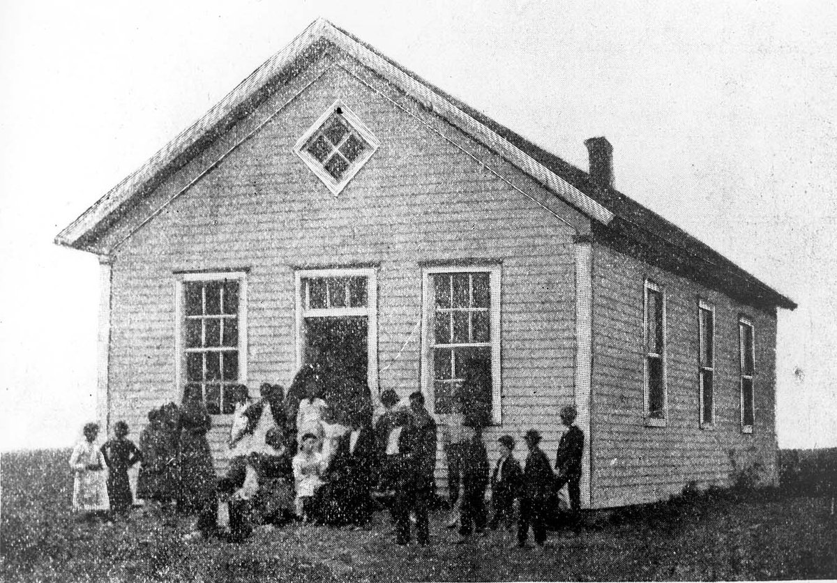 ndhistory's tweet image. It's back to school time! This photo shows the first school house in North Dakota, which was built in Pembina in 1876. #BackToSchool #schoolhouse #history4everyone

📷 SHSND C1712-00001