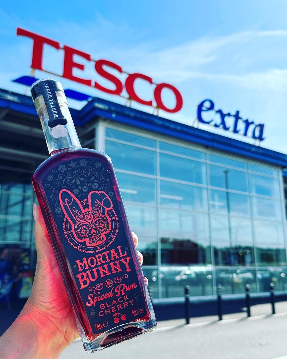 It’s a bank holiday weekend 🙌🏽🙌🏽 time to get your drink of choice in ready. And now it’s easier than ever to get some @MortalBunnyRum it’s in all Tesco’s Wales. Get it ready to enhance your weekends tipple!! 🐰🥃🔥🍒