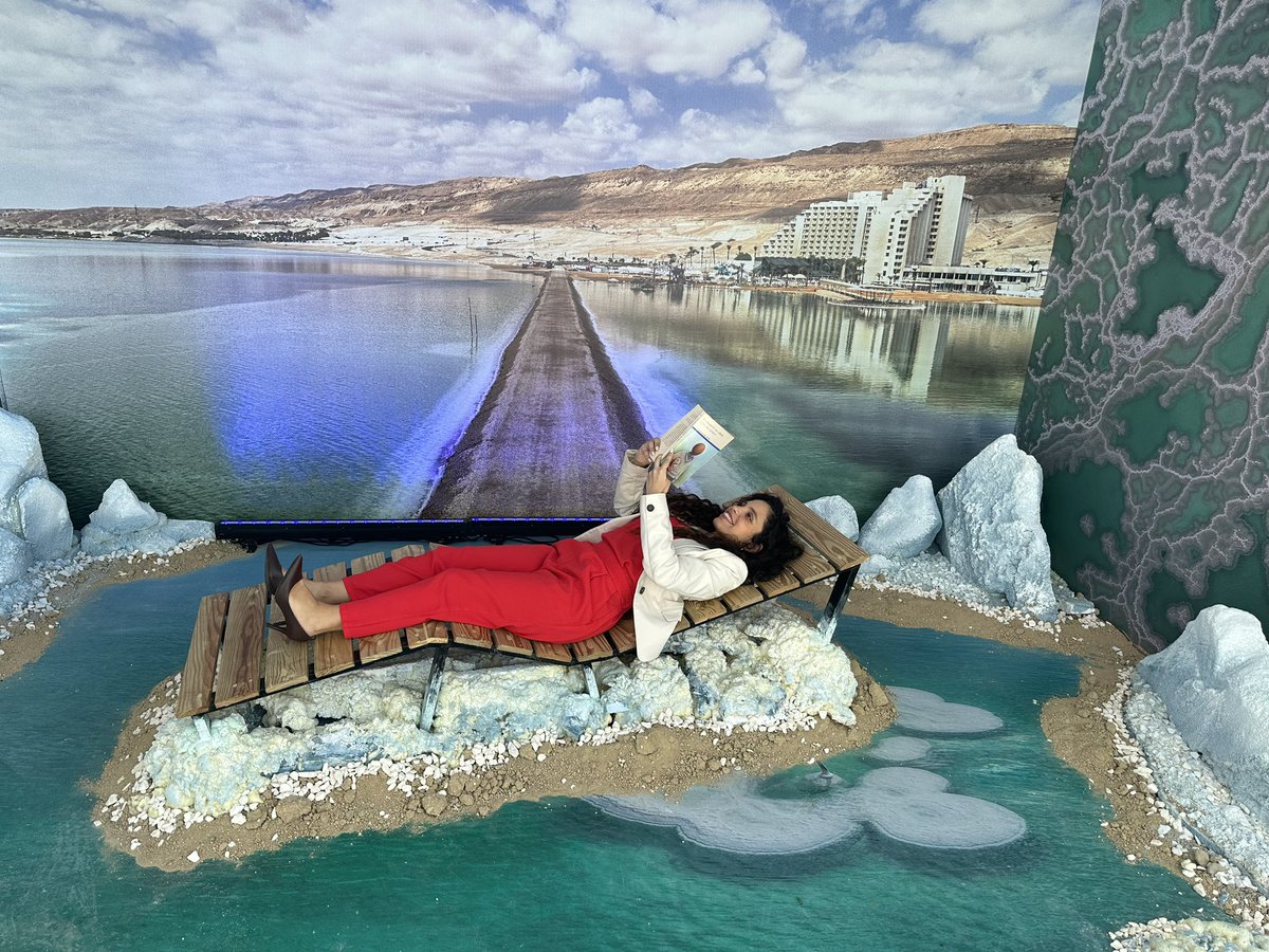 Trajimos el Mar Muerto a República Dominicana 🙌🏽 
Nos vemos en el Pabellón Israelí 🇮🇱 en la Feria del Libro 🇩🇴 
¿Quién va a tomar una foto así también? 
 
📸 : <a href="/eyalasaf/">Eyal Asaf</a>