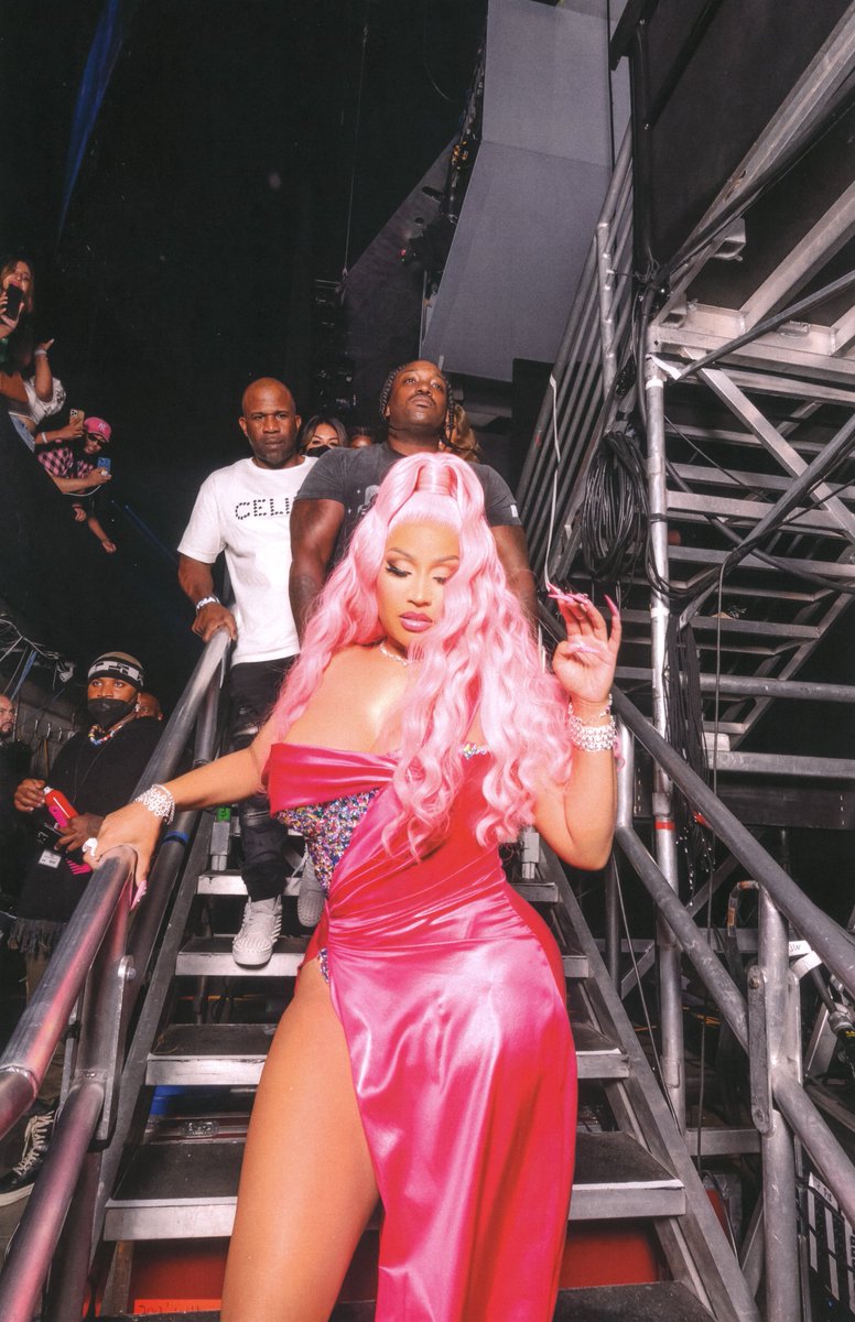 vmas's tweet photo. Just blessing your timeline with a few behind-the-scenes moments from last year's show 💛

Which #VMA nominees would you hang out with backstage?

📸: @amberasalyy https://t.co/UvMod4jHDk