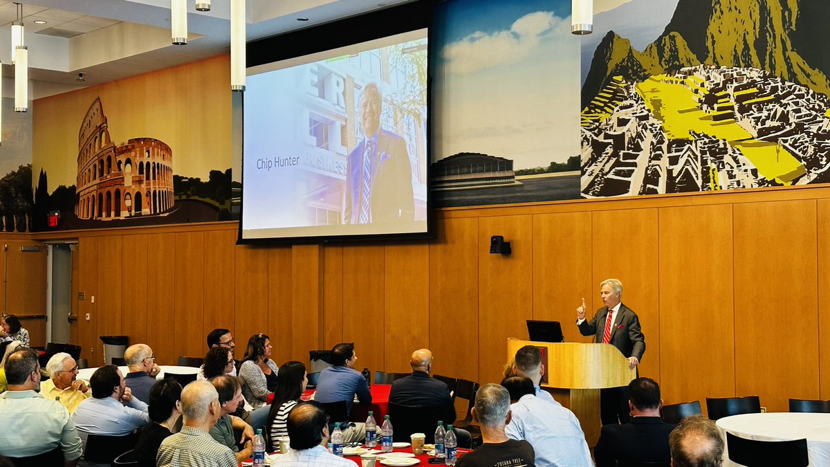 Dean Hunter kickstarts the academic year at <a href="/thefoxschool/">Fox School</a> Collegial Assembly meeting