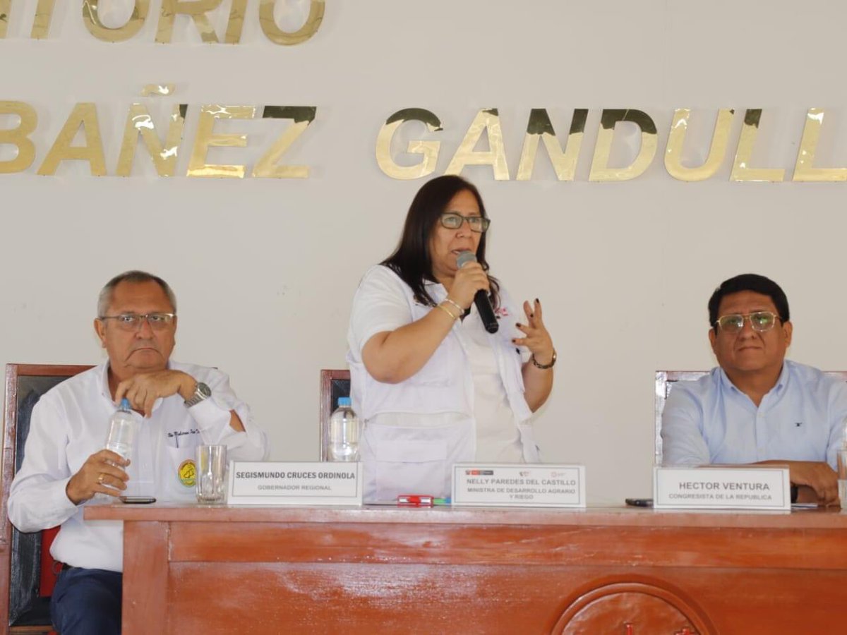 NellyParedesDC's tweet photo. Hoy llegué a Tumbes para participar de una reunión con productores agrarios, y dar a conocer servicios de créditos agrarios, seguro agrario ante emergencias y el programa de garantías por cobertura de riesgos crediticios que tiene el #MIDAGRI en apoyo a los agricultores. https://t.co/Bb1tixVl0K