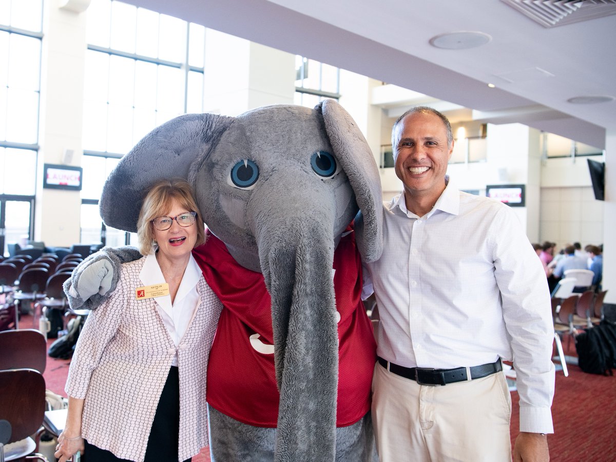 MandersonUA's tweet photo. MBA students spent their first days on campus diving into their new program and getting to know each other! After learning about Manderson's resources and participating in competitions, our newcomers spent their last day of MBA Launch connecting with campus partners and alumni.🌟 https://t.co/BDfxpTNJTV