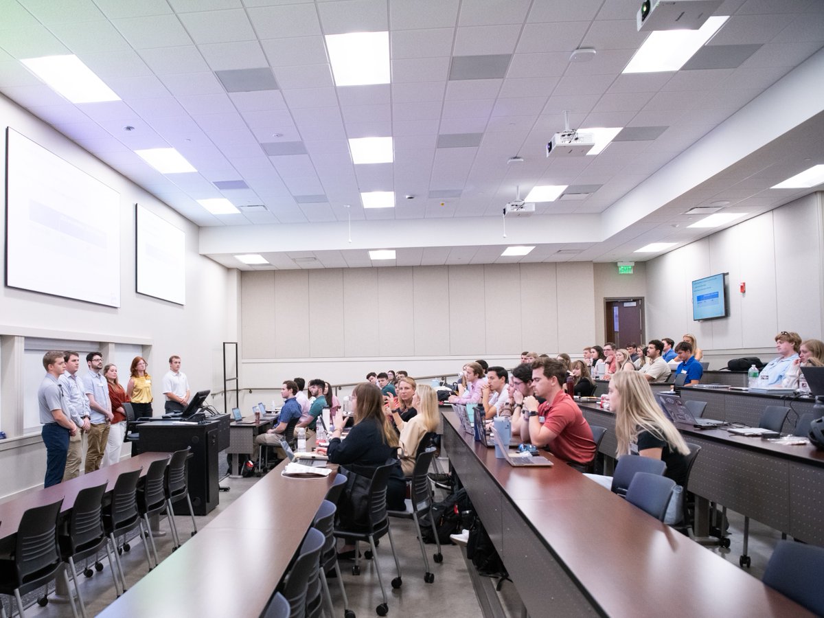 MBA students spent their first days on campus diving into their new program and getting to know each other! After learning about Manderson's resources and participating in competitions, our newcomers spent their last day of MBA Launch connecting with campus partners and alumni.🌟