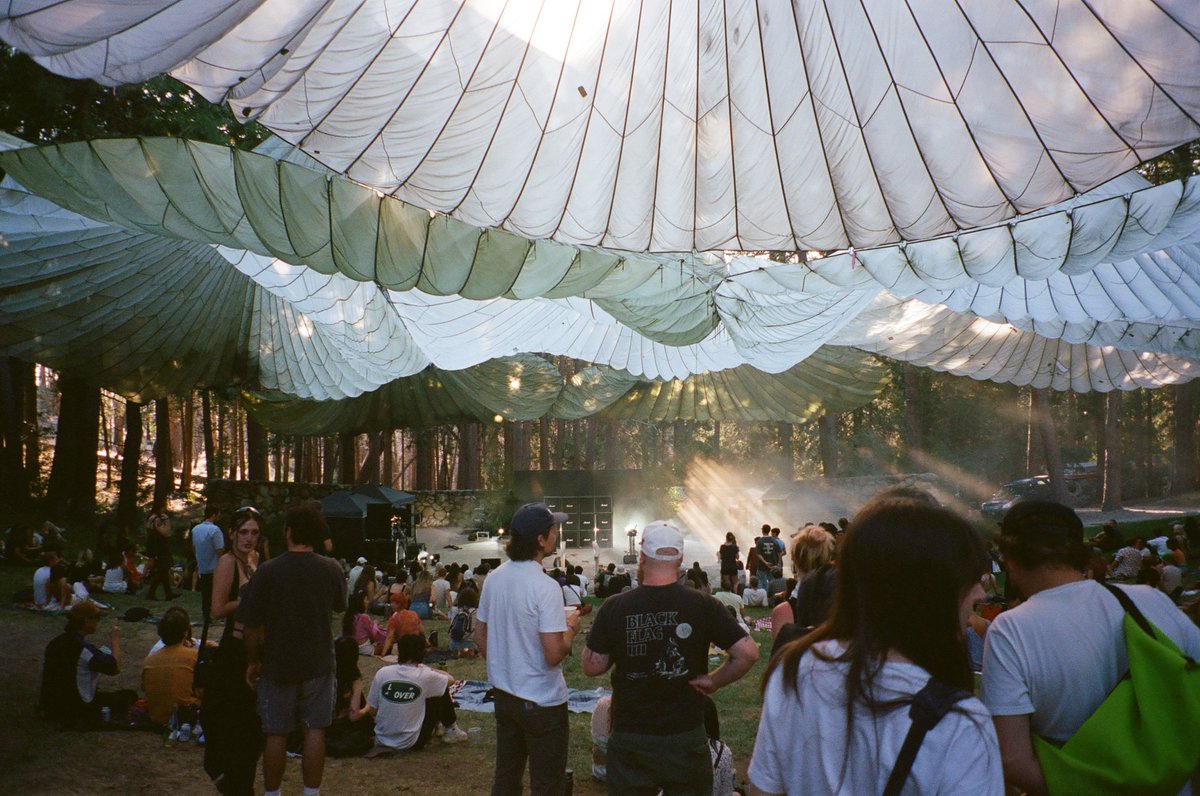 🎙️EBB.Cast 05 ✨

Join <a href="/Jesse__McKee/">Jesse.R.McKee</a> &amp; <a href="/kaitlynmdavies/">Kaitlyn Davies</a> as they dive into the culture, music, and vibe of this year’s <a href="/FWBtweets/">Friends With Benefits</a> Fest. 

Relish Kaitlyn's tales from the decentralized realms 🌐  Listen now : on.soundcloud.com/bFz2t
🧵🔽