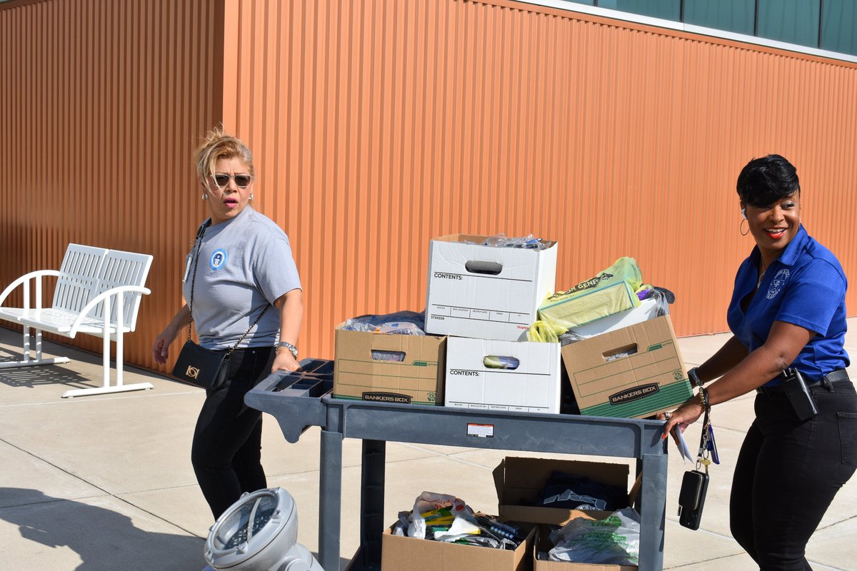 HarrisCountyAO's tweet photo. County Attorney @CDMenefee and members of our CPS Division delivered school supplies to the @HSLawAndJustice.

Our HCAO staff donated several boxes of supplies to ensure a successful school year for HSLJ students! 📚✏️🎒 #BackToSchool #HarrisCounty https://t.co/GMDr7tIQOO