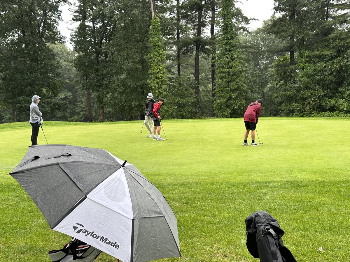 red_devilgolf's tweet image. Sometimes you just have to play in the rain! Devils all wet during first team practice. ⁦@BHSRedDevils⁩ #rolldevils #bpschat ⁦@bnewssports⁩