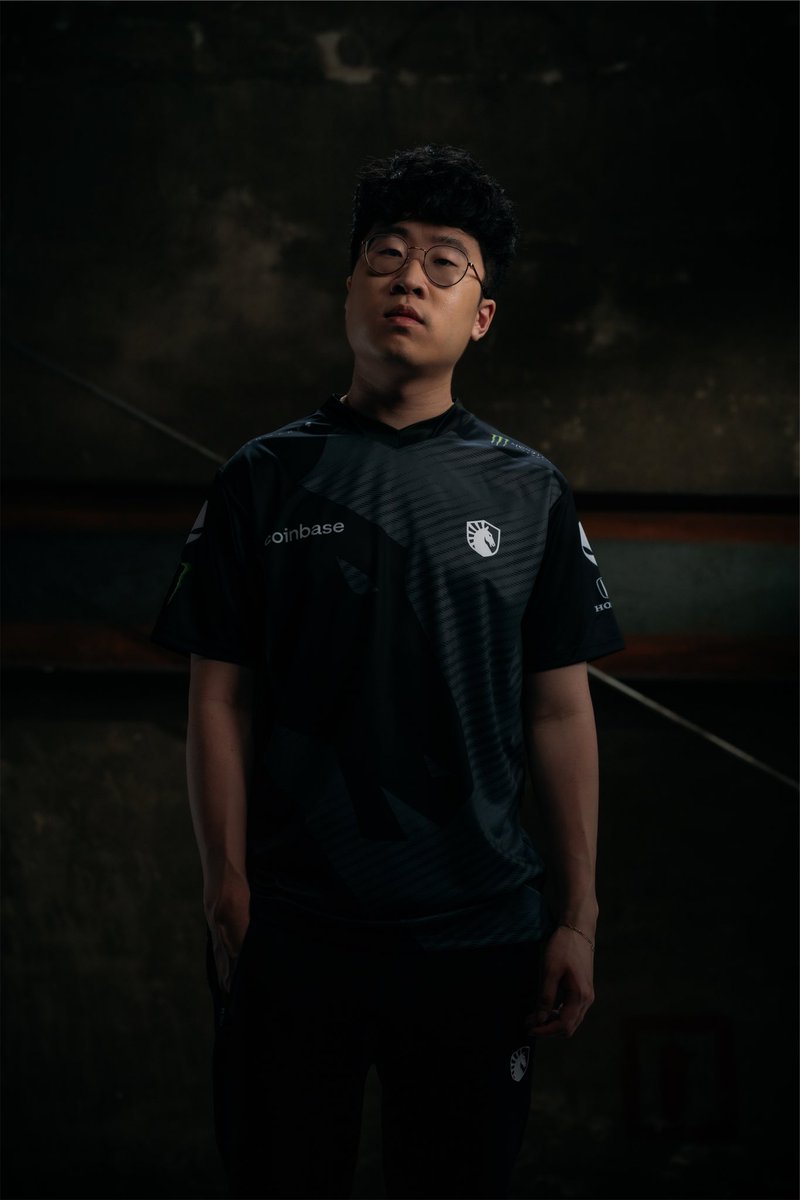 TeamLiquidCS's tweet photo. Favorite Jersey of 2023? 

▪️ Dark Horse 
▪️ STAR WARS™
▪️ TL ‘23 Official https://t.co/JAQNYeAeAV