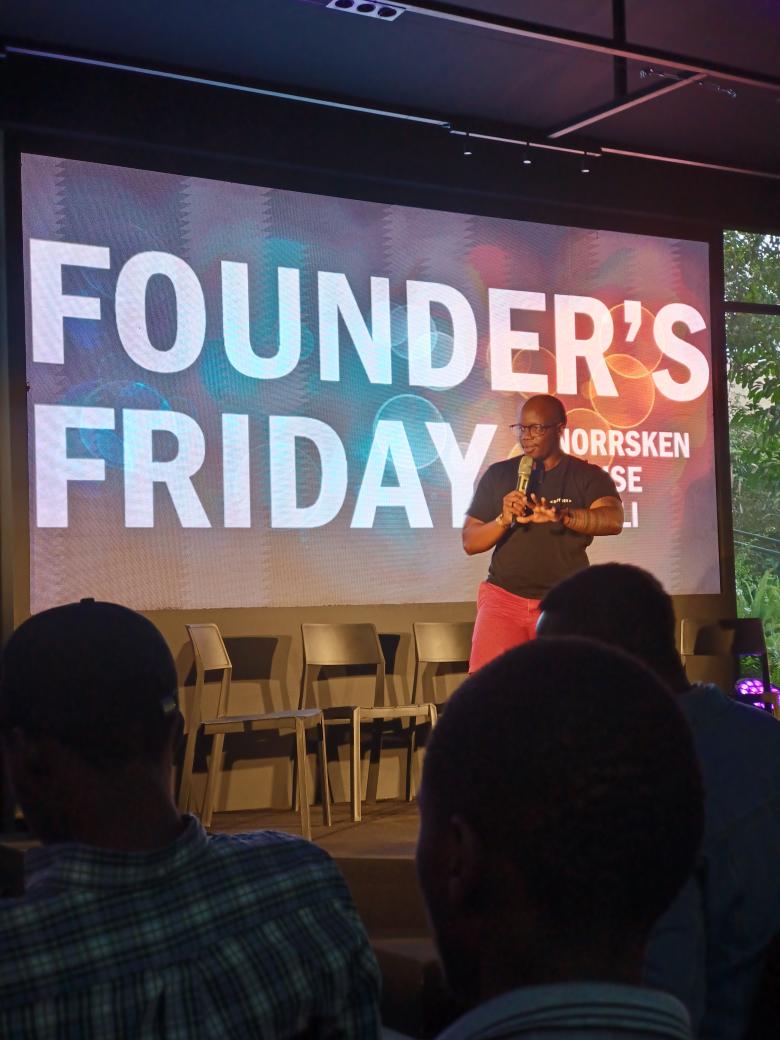 amiritius's tweet photo. @norrskenEA Looks like my whole weekend is going to be just scrolling through the https://t.co/5pUH3n7d50 @TherealKwizera https://t.co/kN3gUZ4XUd