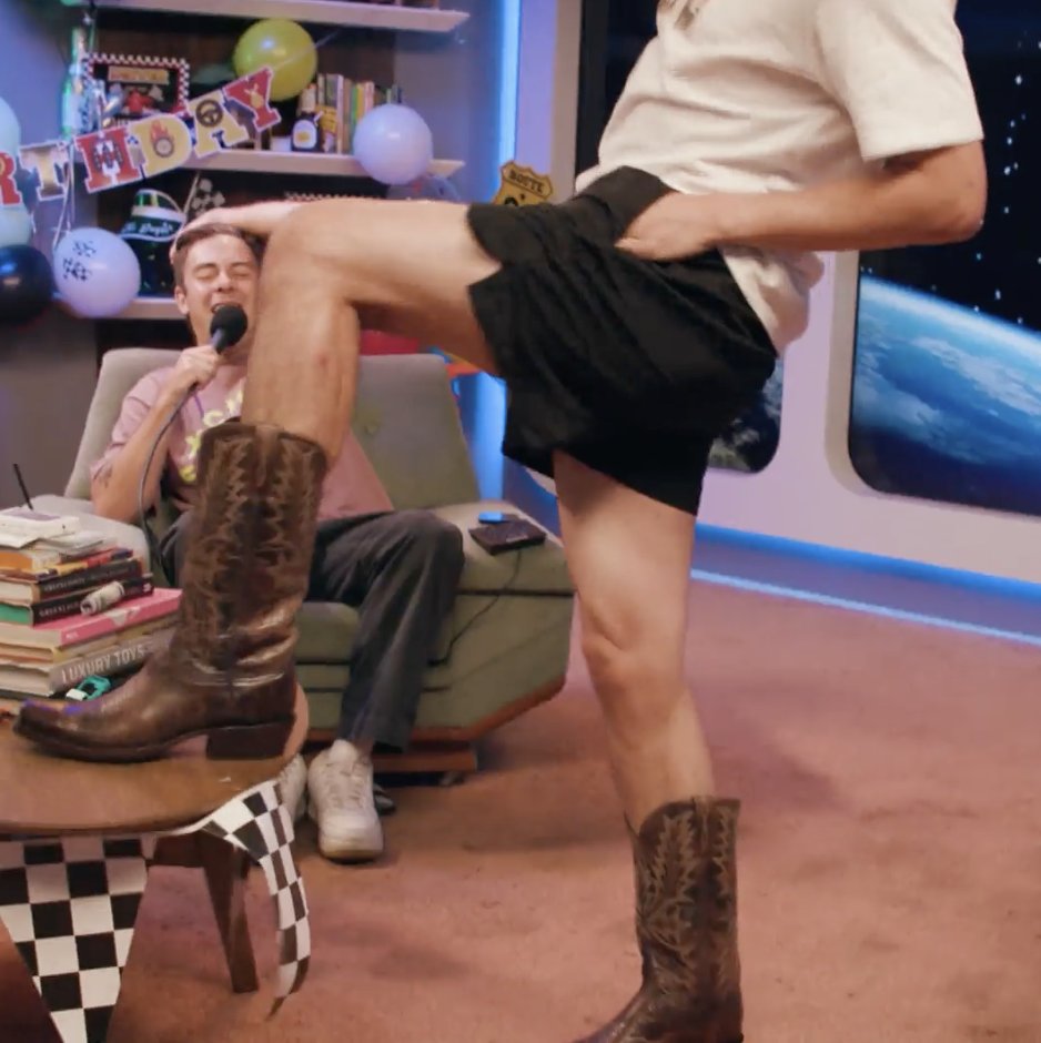thetmgshow's tweet photo. new boot goofin' https://t.co/0tdFr5CVZq