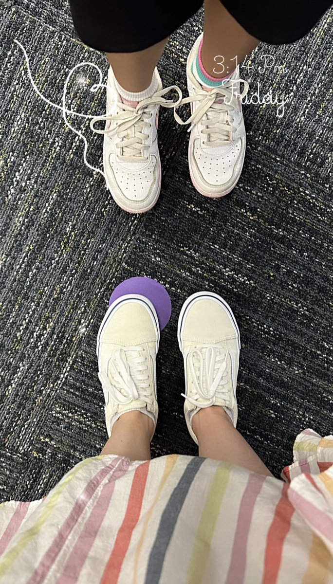 TheMrsPugh's tweet photo. Student Feature today 😂🥰 #TeacherSneakers #KOTD @Vans @Nike https://t.co/lJCXoGb00r