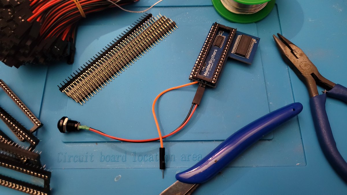 ModderBrothers's tweet image. Yes, we're running late, and we apologize.🙏

The boards are ready, but some accessories still haven't arrived, and some cases are taking longer than expected!

However... here's the very first finished mod! 😁
Shipments start soon! 📦📦📦