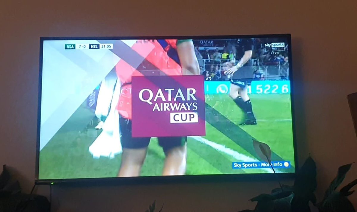 ChrisDuBruyn's tweet photo. @qatarairways Jeez guys. We know you sponsored this but bloody hell, a flash at every wipe to playback is mindnumbing!!!! https://t.co/b83s6F0Ndo