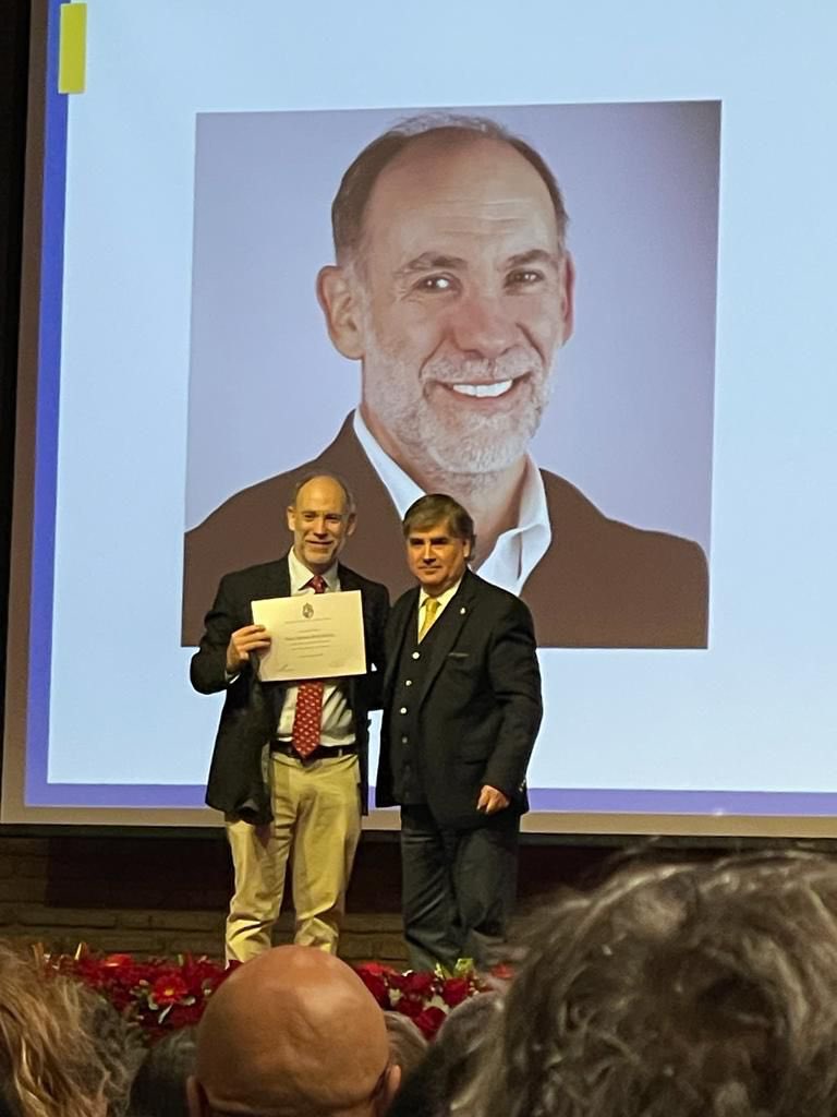 Award for his 30 years of academic career! @MarcoArreseMD you are a role model for all of us. @FacMedicinaUC @uc_chile @ACHHEPChile @alehlatam @AASLDtweets @EASLnews @LuisAntonioDiaz @AlejandroSoza @FcoIdalsoaga