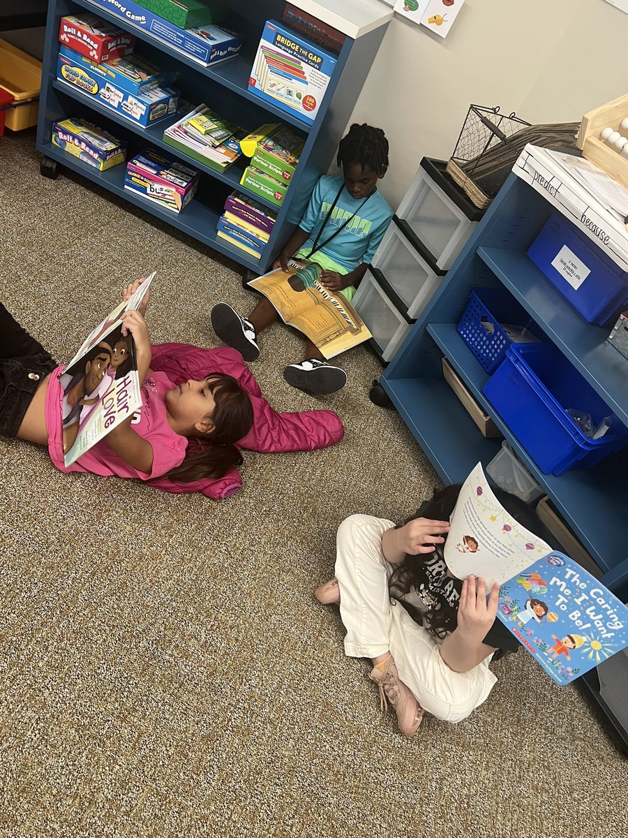 JSteptoe_NBE's tweet photo. CAUGHT analyzing sentences using their MINTS strategies looking for capitalization errors, disappearing words during Work Works, and being a “buddy” during Buddy Reading!! #ReadingStations #MakeLearningFun #Explorers @HumbleISD_NBE https://t.co/i5tdpvHJJZ