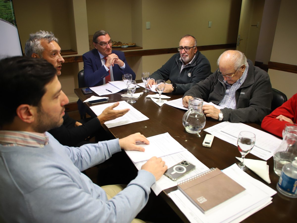 SimonPadros's tweet photo. Reunión de directorio del Instituto de Promoción del Azúcar y el Alcohol de Tucumán #IPAAT.
Datos zafra 2023:
Avance de zafra: 54.73%
Caña molida bruta: 8 millones de toneladas
Rendimiento: 7.41%
Total azúcar elaborado: 496.568 toneladas
Alcohol Total: 111 millones de litros https://t.co/c1qOTUbOVk