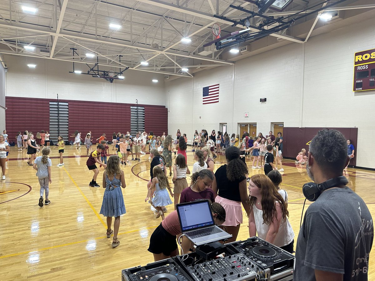 RMS_RossRams's tweet photo. Dance time!!! #BeRAMS #RISrocks https://t.co/Drv6BrzFXe