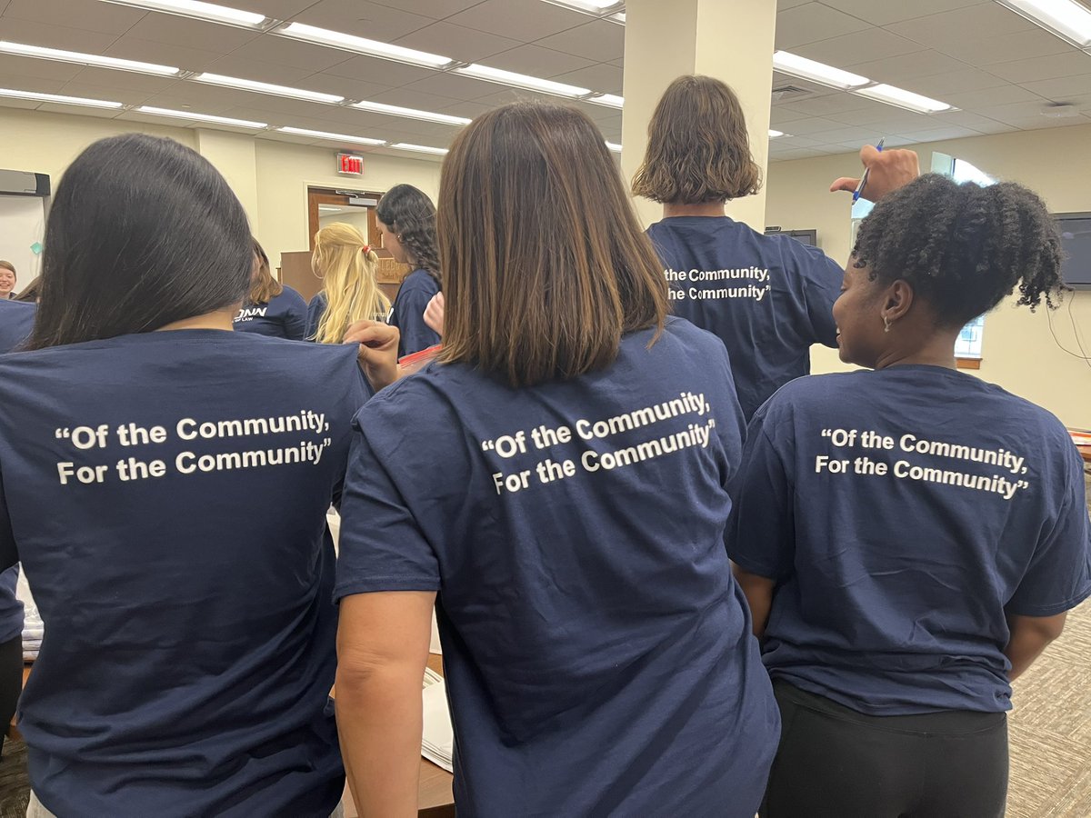 DeanEboniNelson's tweet photo. Couldn’t imagine a better way to end @UConnLaw’s orientation activities than participating in community service projects benefiting teachers, students, children, members of the military, &amp; those who find themselves w/o a home. Heart is so full! 💙#OfTheCommunity #ForTheCommunity https://t.co/DVoY9sALY9