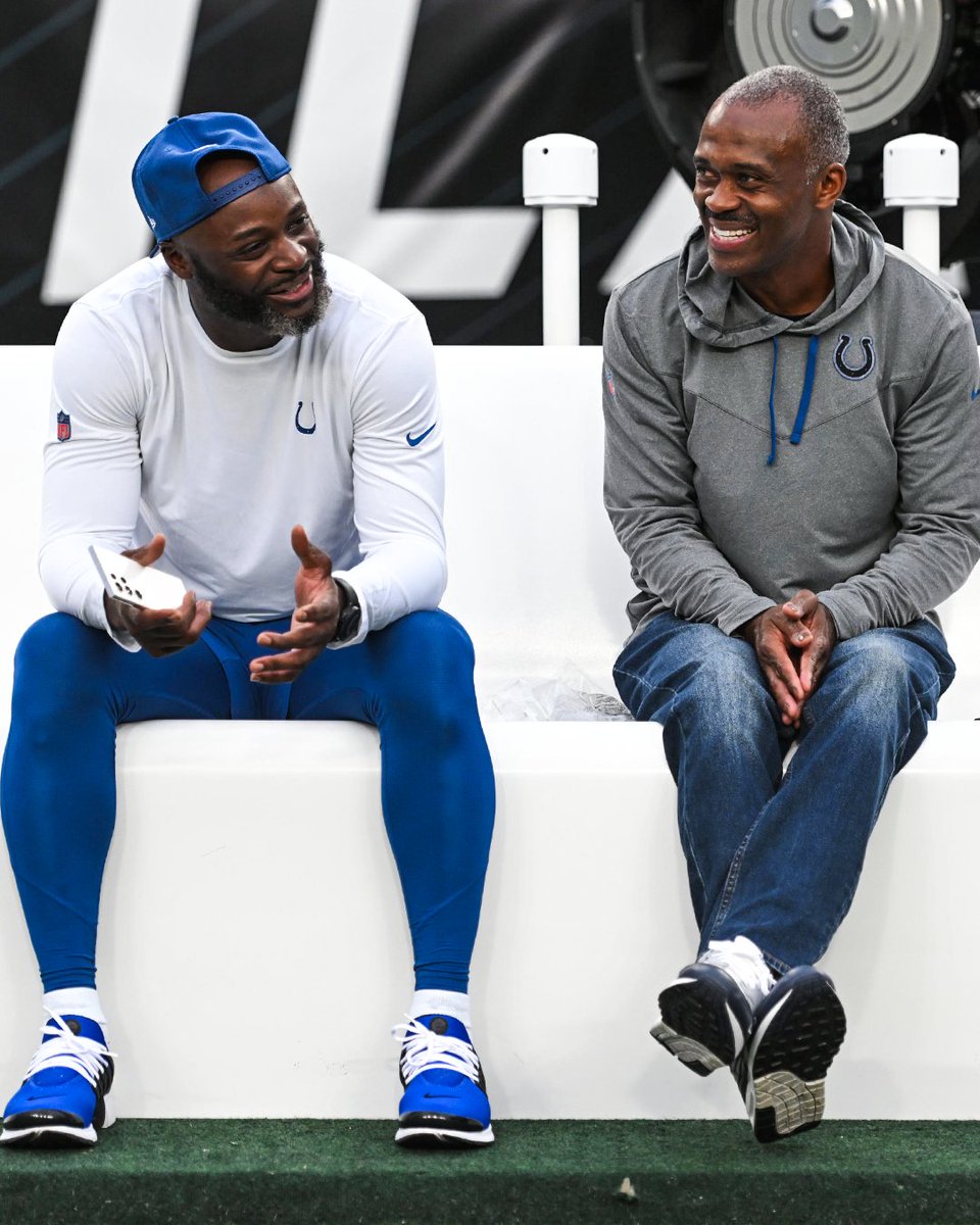 Colts's tweet photo. 2,172 receptions &amp; 28,925 yards in this picture. https://t.co/yEJccPKwNs