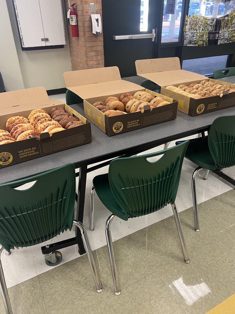 Thank you ⁦⁦@NISDLinton⁩ for sharing your donated yummy  bagels 🥯 our teachers loved them. #WeLoveOurCommunity ⁦@NISDRoss⁩ sharing is caring.