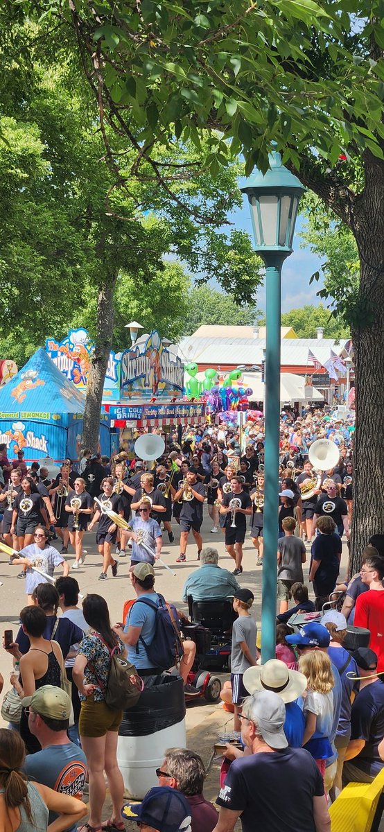 DaveHelke's tweet photo. Great seeing @BurnsvilleHS marching band and @DrTBattle at State Fair! #goblaze https://t.co/oPFgar64R3