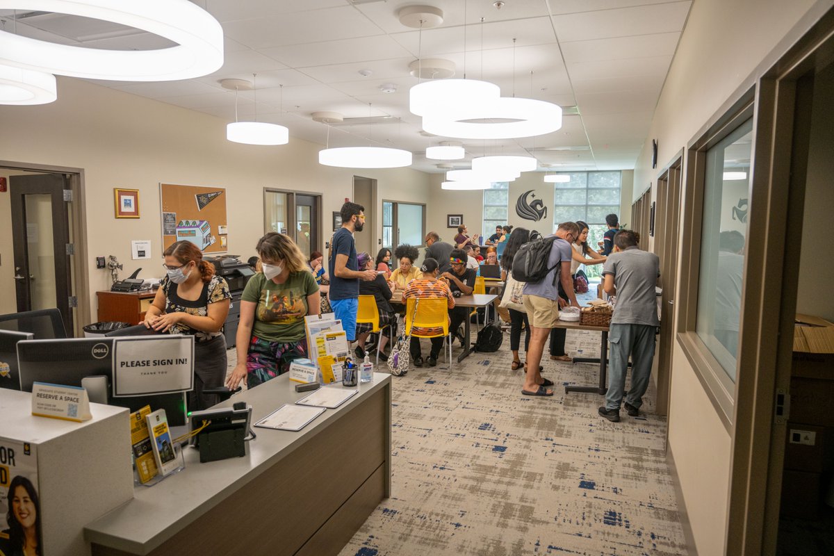 UCFGradStudies's tweet photo. Thank you to everyone who stopped by during the first week of the fall semester in the Graduate Student Center. We're happy you're back. Stay tuned for more events throughout the semester. #GraduateStudentLife https://t.co/8HEI0ZRVqG