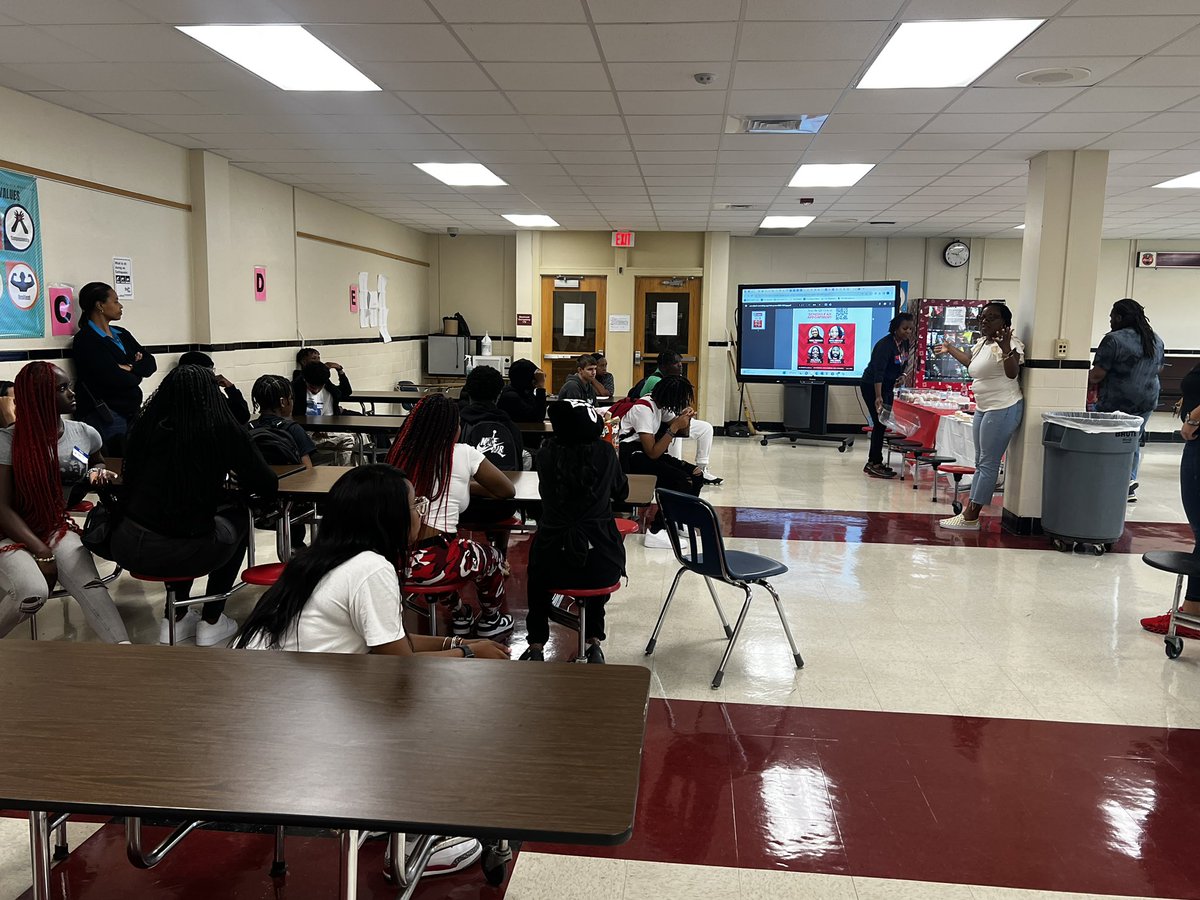 A great first week of school! Ending it here with the staff &amp; students at <a href="/AVR_VREC/">Campus of Virginia Randolph</a> as they work to build community and a sense of belonging with their new students! <a href="/HenricoSchools/">Henrico Schools</a> <a href="/almayo76/">A Mayo</a> <a href="/JSRucker/">Dr. Jennifer S. Rucker (she/her)</a>