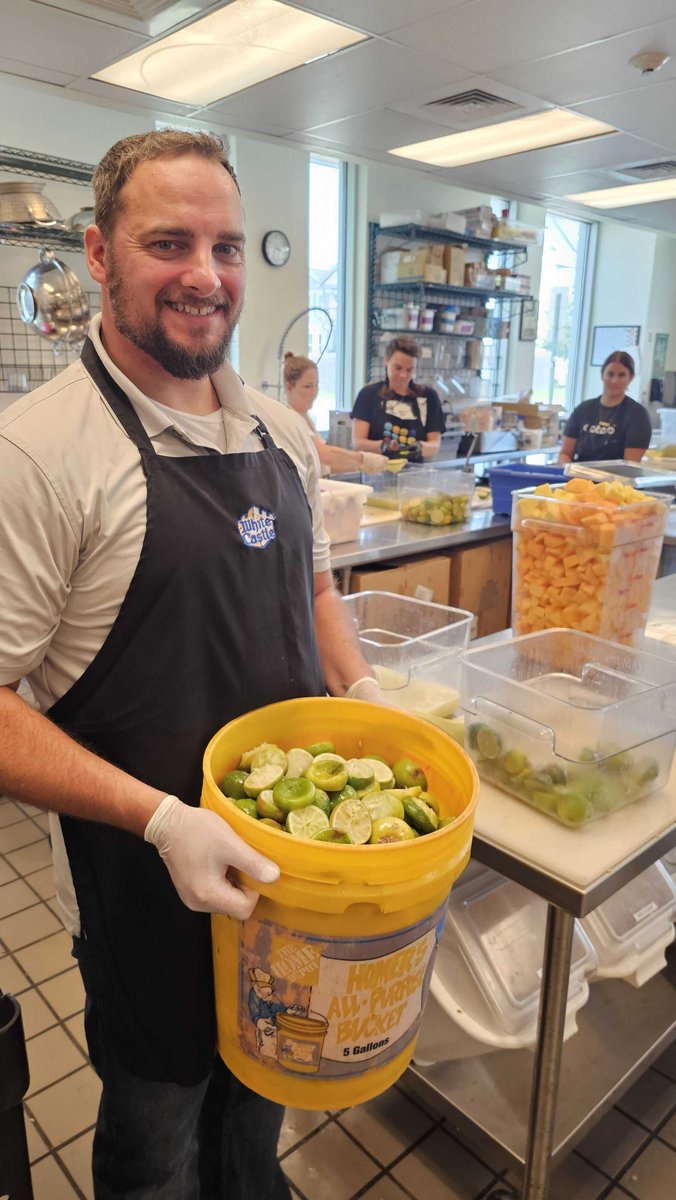 optoroinc's tweet image. We had a blast yesterday serving at The Nashville Food Project, by helping prep food to fight hunger in our city. Thanks for having us. #nashville #farthertogether
