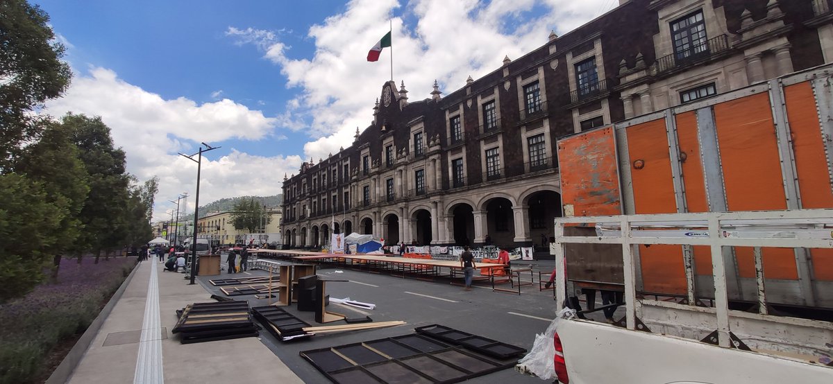 transeunteinfo's tweet photo. #Transeúnte El Centro Histórico de #Toluca permanecerá cerrado, al menos 24 horas, para un evento del aspirante a la coordinación nacional de #Morena, Adán Agusto. Se recomienda tomar vías alternas. https://t.co/tg1cOoZyJU