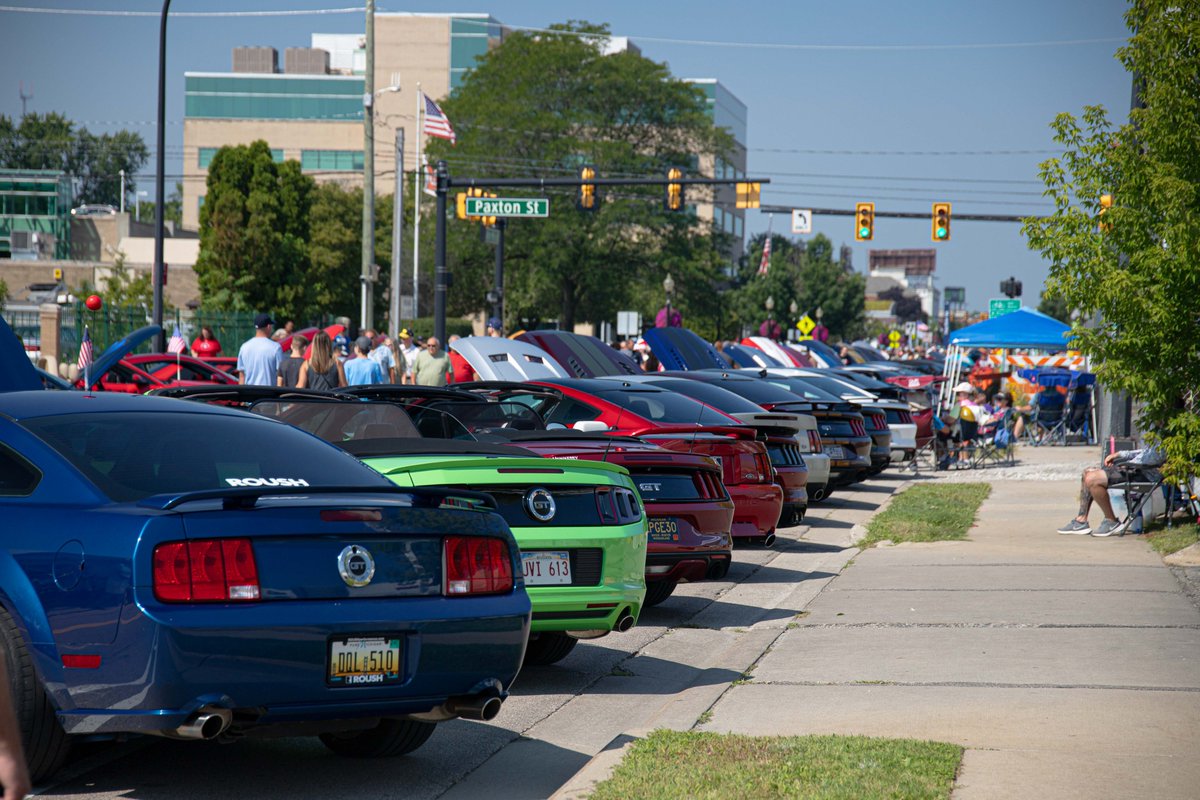 ChooseCampbell's tweet photo. This past weekend, our automotive, PR and social media team members took on #WoodwardDreamCruise &amp; Mustang Memories for client programs.
Our work included social media coverage of Ford Ambassador Frankie Muniz &amp; promoting Ford Show Parts &amp; the Special Vehicle Registry program. 👏 https://t.co/kCecofD2RN
