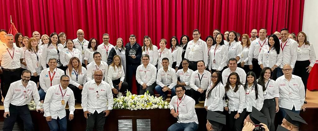 PDVSA's tweet photo. El ministro de Petróleo @TellecheaRuiz encabezó actividad de entrega de 36 títulos a graduandos de Técnico Superior en Ciencias del Fuego y Seguridad contra Incendios por la Dirección Ejecutiva de SIHO, en el marco del convenio de acreditación académica avalado por la UNES. https://t.co/H8swy6yM98