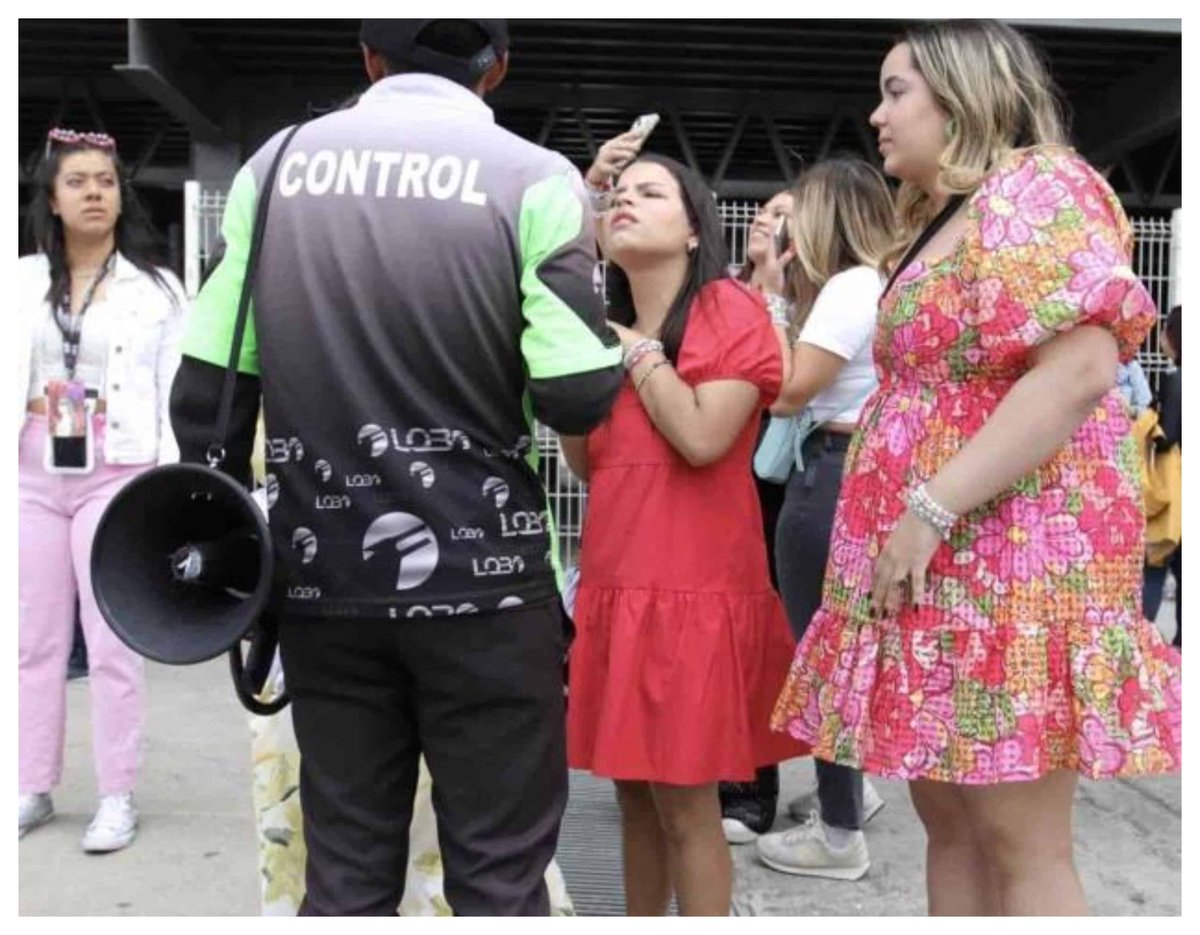 DiarioLibre's tweet photo. ✨ |#RevistaDL| Fanáticas dominicanas estafadas en concierto de Taylor Swift en México
🔗https://t.co/a04WzwdP0I
#DiarioLibre #Fanaticas #Estafadas #TaylorSwift #México #MúsicaDL https://t.co/an2V5x9QAz