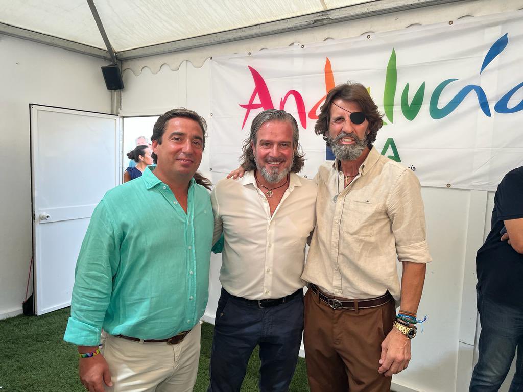 victorggpp's tweet photo. Las #carrerassanlucar, #Andalucía, son una auténtica joya desde 1845. 

Vivirlas es sentirlas, disfrutarlas y soñarlas.

Y si además las compartes con amigos, mejor.

#nodejesdeir @andaluciajunta, @turismoand. https://t.co/NqXXfliLwr
