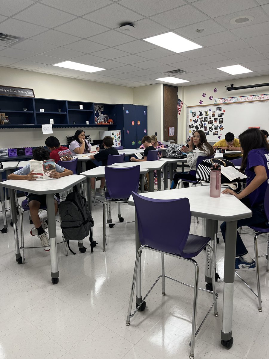 MrsBlacksWorld's tweet image. We’re in our READING Era at @AngletonJH. 💜🥳📚

#academichour
#wildreaders
 #unstoppableAJH