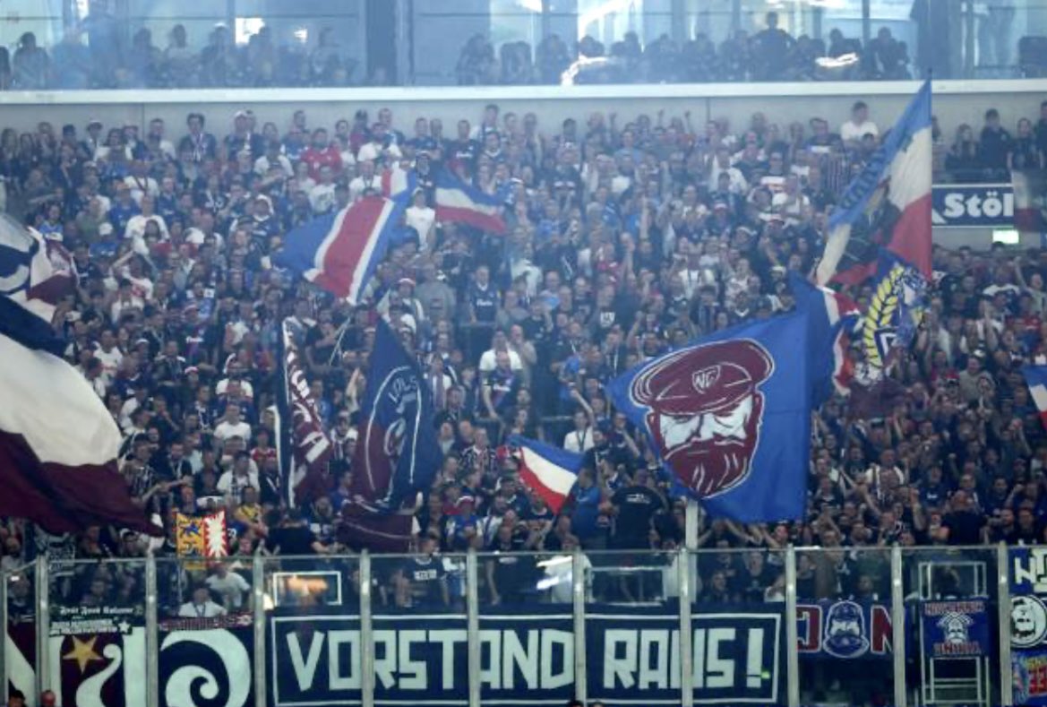 ultras1899_'s tweet image. Schalke 04 - Holstein Kiel #Parcage #Gasteblock #Block501 #ultras #Holstein #Kiel (25.08.23)
