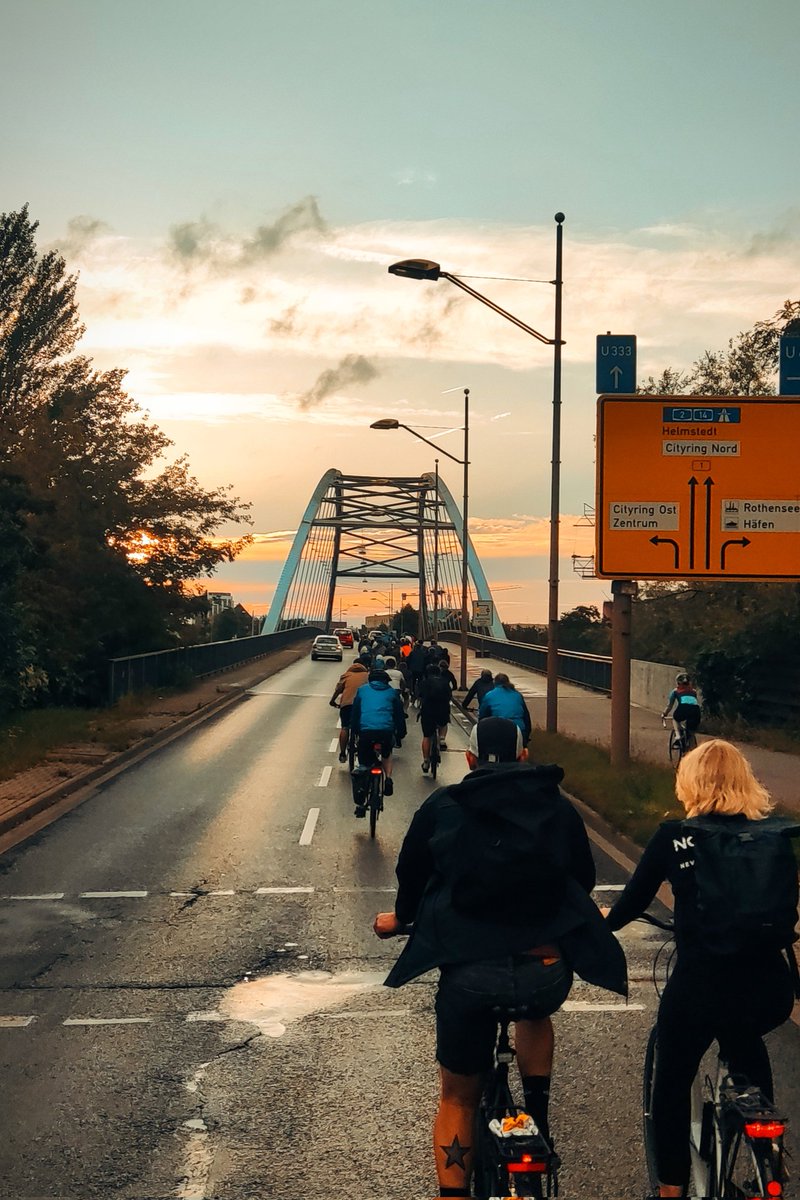 time_is_up_md's tweet photo. Nachdem die Vorzeichen erst gar nicht gut aussahen, hat es das Wetter doch gut gemeint und eine sommerliche #cmaugust ermöglicht.🥰🚲🚲🚲🌤️
#criticalmass
#criticalmassmagdeburg
#cmmd
@ADFC_MD @thorstix @AD___md @EinRobert1 https://t.co/mCRQdxdz3l