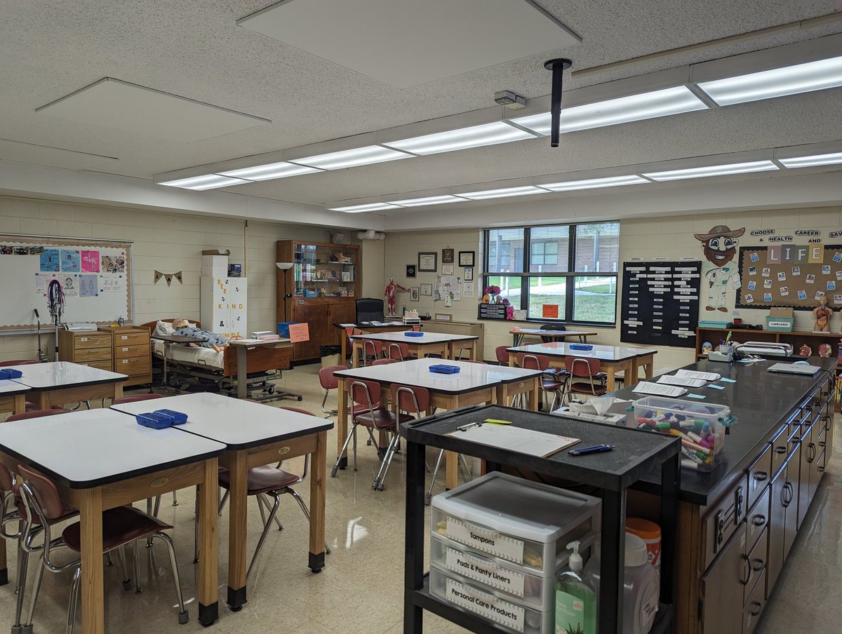 mrs_wheeley's tweet photo. Everything is set up and ready to go for YEAR 5!!! @TCSchoolsNC @thomasvillehigh #CTEforNC #openhouse @TCSCTE https://t.co/LY7PDAUrBb