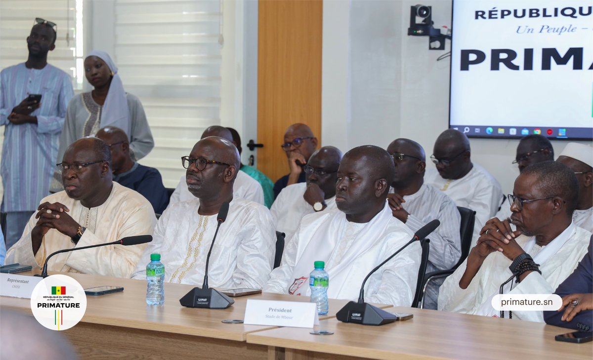 PrimatureSN's tweet photo. Le Premier Ministre, Ministre des Sports @amadou_ba_  a reçu, au nom de SEM @Macky_Sall , les responsables des équipes du Jaraaf de Dakar et du Stade Mbour en prélude à la finale de la Coupe du Sénégal édition 2023 prévue ce 27 août 2023 au Stade Abdoulaye WADE
#kebetu #coupedusn https://t.co/Mx0xOttSYt