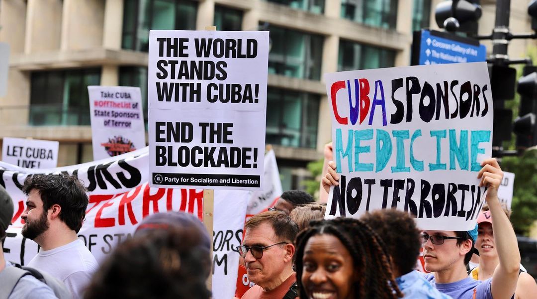 Se aproxima un fin de semana de #PuentesDeAmor para fortalecer la solidaridad con #Cuba🇨🇺 y así incrementar la lucha frente al bloqueo y la espuria lista de Estados Patrocinadores del Terrorismo. 

#MejorSinBloqueo
#OffTheList