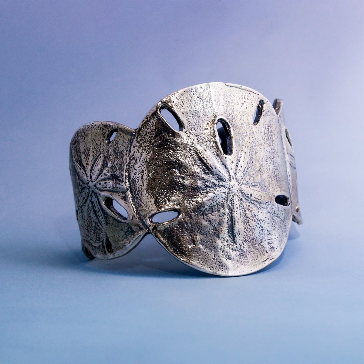 Talk about a Sea Statement 🌊 Did you know the Sand Dollar is one of our first ever designs? And still as popular as ever! Have you started your Collection yet? #mignonfaget #everywearastory 

shop THE SEA IS CALLING now &gt;&gt;&gt; mf.ltd/3OfvvW9