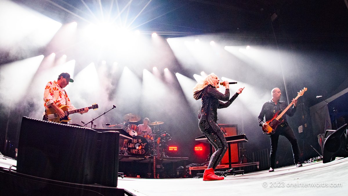 oneintenwords's tweet photo. Riverfest Elora was last weekend and it was amazing! All my posts are up now. Check out pics of Metric, Feist, Reklaws, Charlotte Cardin, JJ Wilde, Matt Mays, Talk, Renforshort, Spoons, Skye Wallace, Fake Shark and many more! #rfe23 @riverfestelora https://t.co/2ATgWzuxFj https://t.co/FMxhgu7s9j