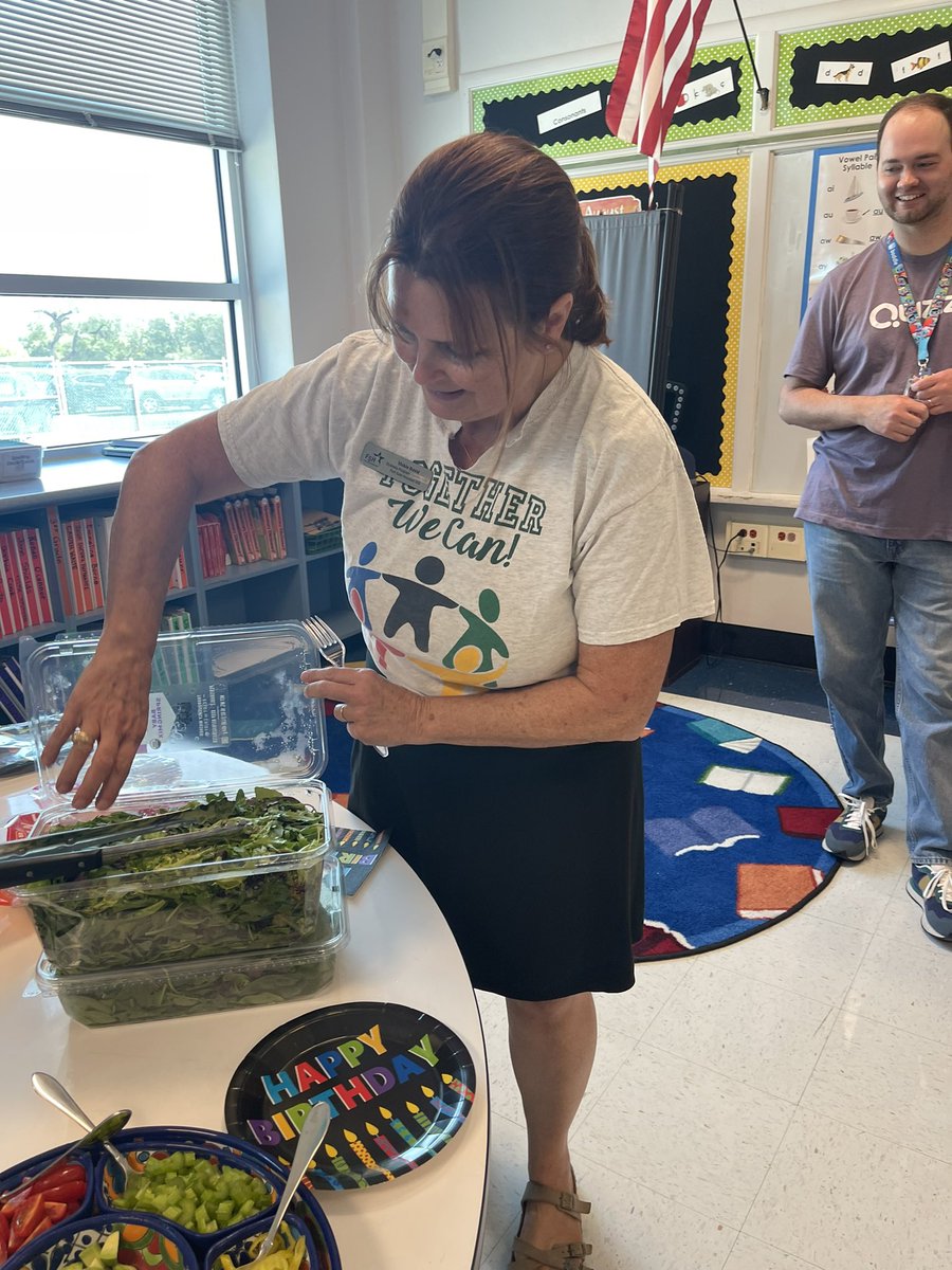 noemigarcia1990's tweet photo. Ending the week celebrating one of our team members! Happy bday Mrs. David! #fshe https://t.co/AXCQ6LMkUC