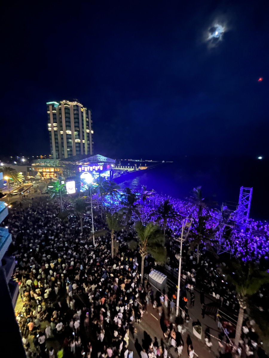 CulturaLanzarot's tweet photo. Multitudinario el concierto de 🇨🇺 Gente de zona 👏👏👏 https://t.co/2bwrVyhpoc