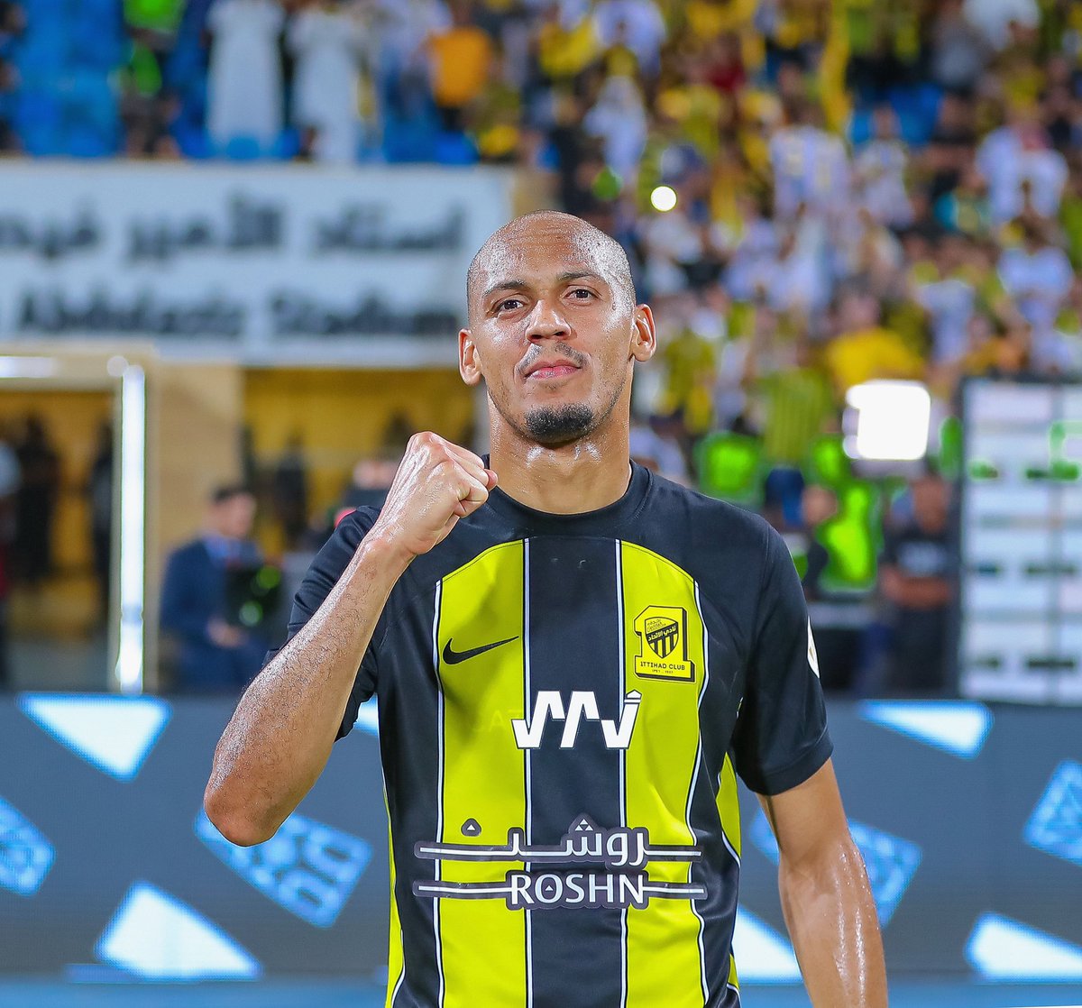 mq__16's tweet photo. والله مساكين .. شالونا امس وتحملوا ضغط القيم وتحملوا مالا يتحمله أحد ، يغطون الاجنحة اللي موب اجنحة اصلاً ويغطون مع الاظهره ويفتكّون ويقودون التحولات ويشاركون فيها ، اذا في شيء ايجابي امس يستحق الحديث عنه فهو هذا الثنائي العظيم 

تحية محبة واحترام وتقدير للعالميان 💛 https://t.co/GnkQnXhIM1
