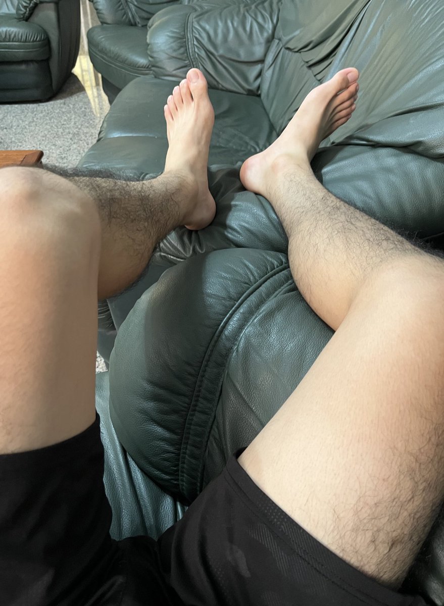 已經沒有在管背景好不好看了
反正腳才是主體？🤭
#腳控 #腿控 #腿毛