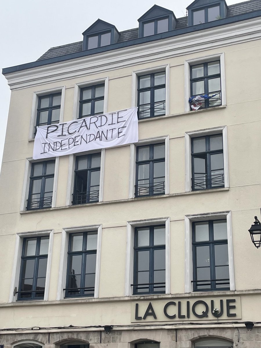 Patrick Seghi (@patrickseghi) on Twitter photo La Braderie de Lille peut être également un espace de revendications. Ici place Louise de Bettignies. <a href="/VDNLille/">VDN Lille Métropole</a> La Braderie de Lille peut être également un espace de revendications. Ici place Louise de Bettignies. <a href="/VDNLille/">VDN Lille Métropole</a>
