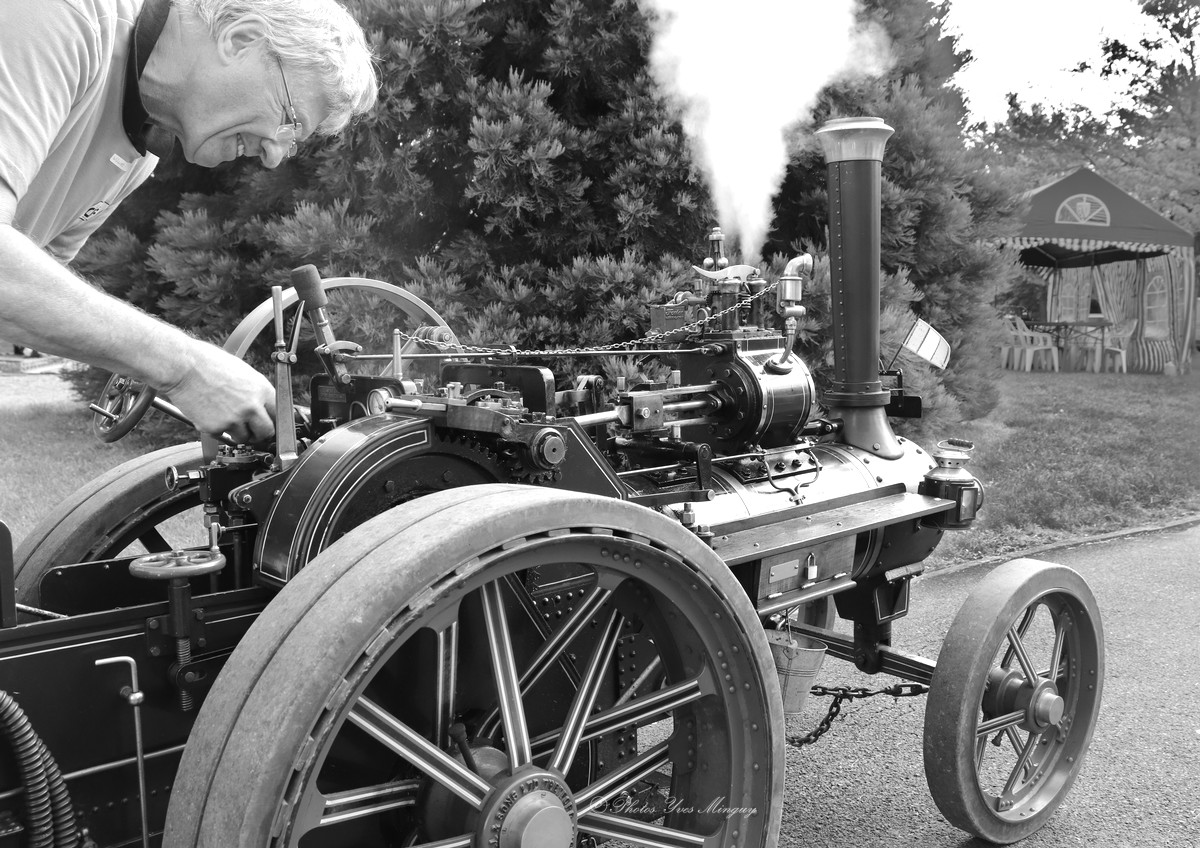 photos_yves's tweet photo. Locomobile Burell aux 30 ans du CMCF de Oignies
#photosyves
#blackandwhitephotography #CMCF #oignies #trains #miniature #burell #locomobile #streetphotography https://t.co/I29iVnjcwA